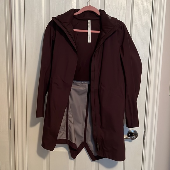 Purple lululemon rain coat size 4 - Picture 3 of 4